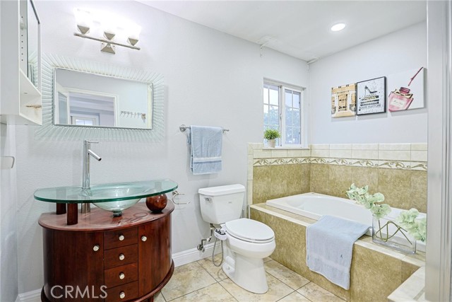 Detail Gallery Image 21 of 31 For 17230 San Lorenzo Cir, Fountain Valley,  CA 92708 - 4 Beds | 3 Baths