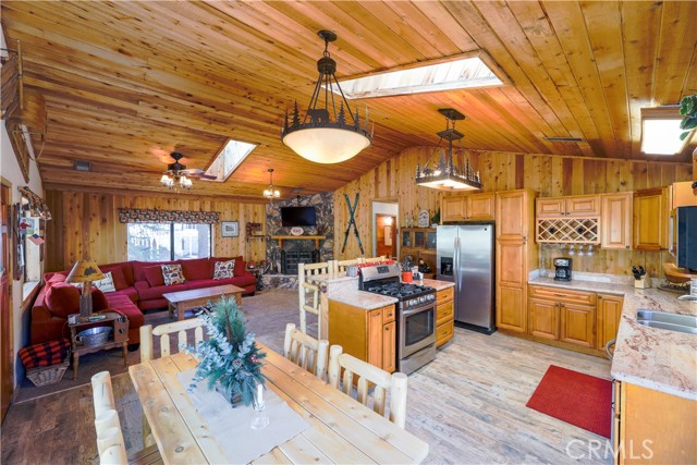 Detail Gallery Image 8 of 20 For 1021 Villa Grove, Big Bear City,  CA 92314 - 2 Beds | 2 Baths