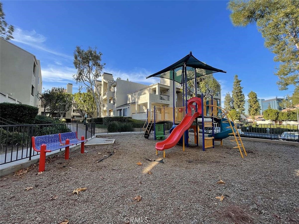 https://media.crmls.org/medias/24daf6a1-ca5d-442b-bdfc-8bd7c5af3575.jpg?preset=X-Large
