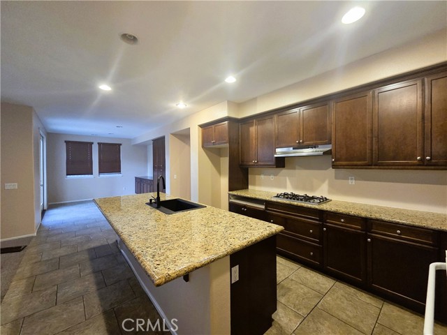 Detail Gallery Image 8 of 16 For 1480 Bedford Ct, Beaumont,  CA 92223 - 5 Beds | 3 Baths