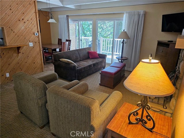 Detail Gallery Image 9 of 14 For 314 Canyon Crest, Lake Arrowhead,  CA 92352 - 2 Beds | 1/1 Baths