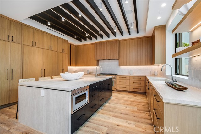 Detail Gallery Image 20 of 54 For 5929 Melvin Ave, Tarzana,  CA 91356 - 5 Beds | 6 Baths