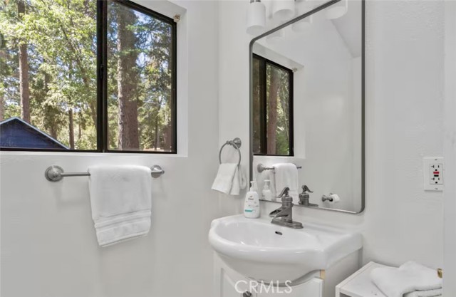 Detail Gallery Image 33 of 43 For 26249 Alpine, Twin Peaks,  CA 92391 - 4 Beds | 3 Baths