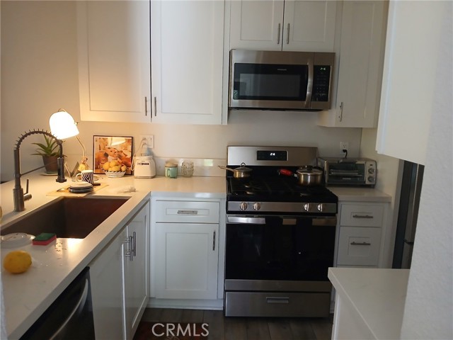 Detail Gallery Image 4 of 39 For 7050 Shoup Ave #178,  Canoga Park,  CA 91303 - 2 Beds | 1/1 Baths