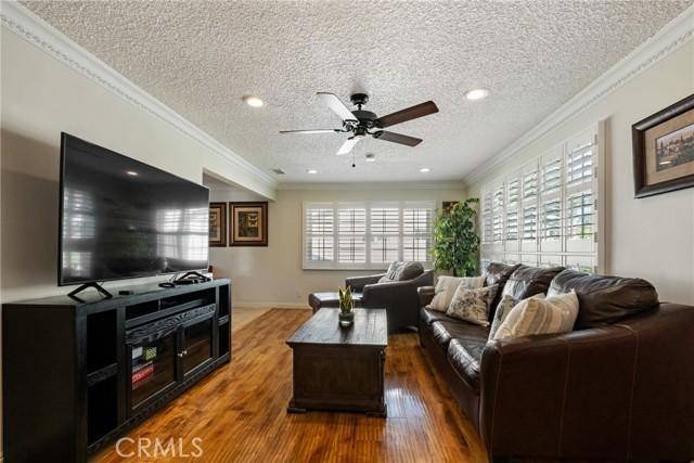 513 E Hillsdale Street, Inglewood CA: https://media.crmls.org/medias/24de474c-c018-4ef9-a074-35659ddc5d63.jpg