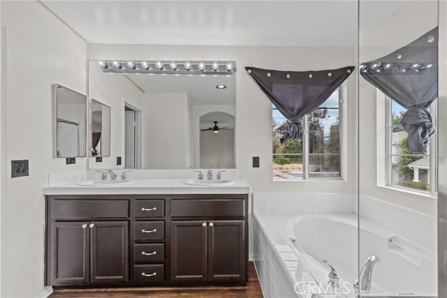 Detail Gallery Image 14 of 32 For 2535 Canterbury Ln, Simi Valley,  CA 93063 - 4 Beds | 2/1 Baths