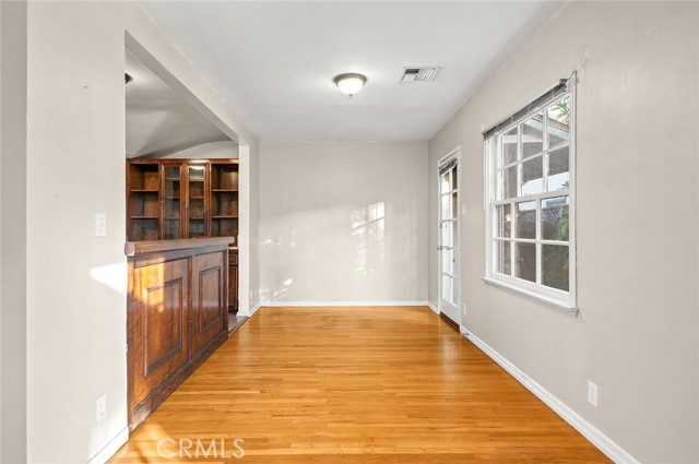 5715 Norwich, Van Nuys CA: https://media.crmls.org/medias/24e038bf-b896-4a58-9435-7cf422b73977.jpg