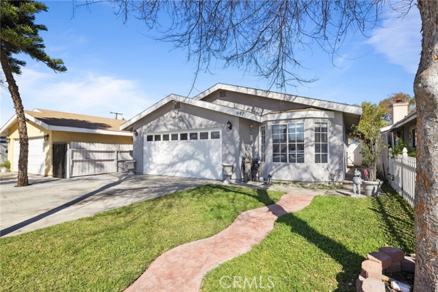647 Muir Avenue, Pomona CA: https://media.crmls.org/medias/24e11927-c6f0-446e-8643-cbf02e0c5a7a.jpg