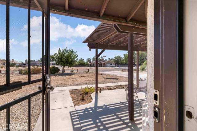 Detail Gallery Image 10 of 39 For 15189 Tonikan, Apple Valley,  CA 92307 - 3 Beds | 2 Baths