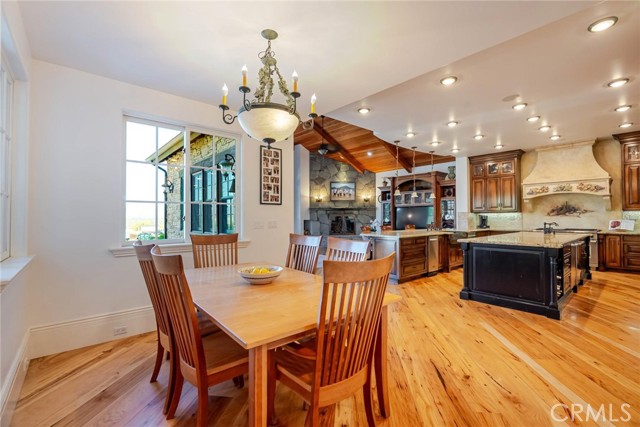Image 8 of 74 For 25532 Oak Meadow Drive
