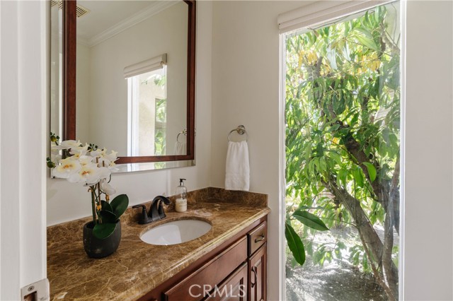 4935 Calvin Avenue, Tarzana CA: https://media.crmls.org/medias/24e29d9a-566b-4be8-9e5b-8a9b19ae271b.jpg
