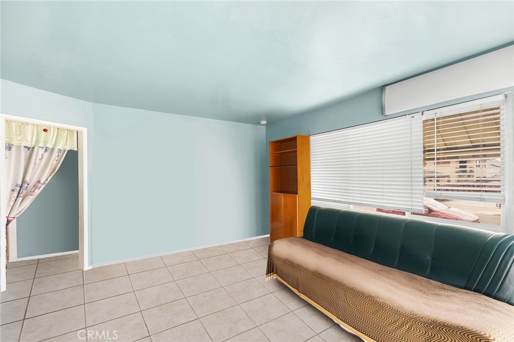 4077 Winona Avenue - photo 16