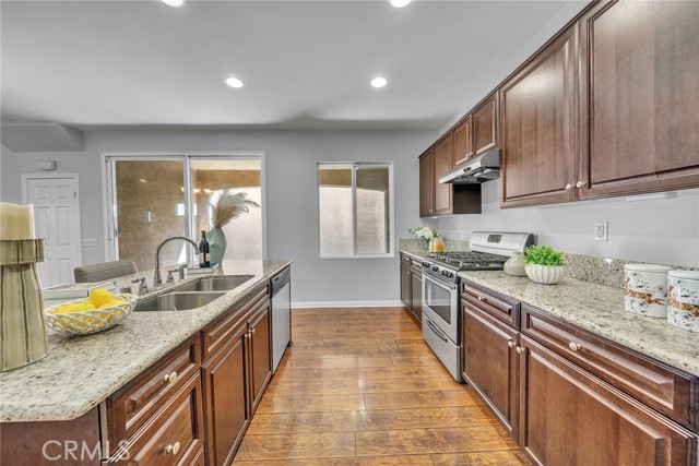 7265 Enclave Drive, Eastvale CA: https://media.crmls.org/medias/24e2d1d2-7f30-4a1a-a801-09af3e09221d.jpg