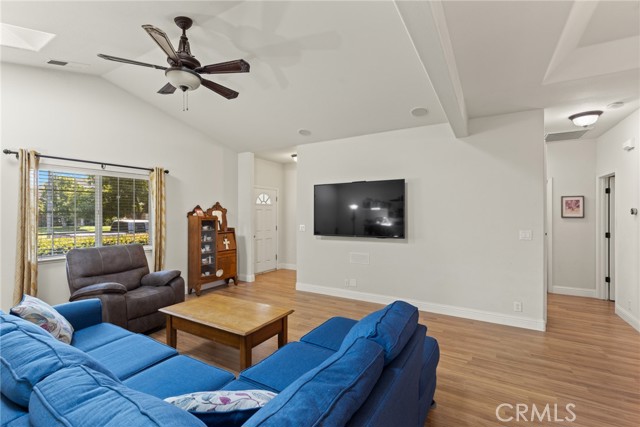 Detail Gallery Image 8 of 25 For 2725 Ceanothus Ave, Chico,  CA 95973 - 3 Beds | 2 Baths