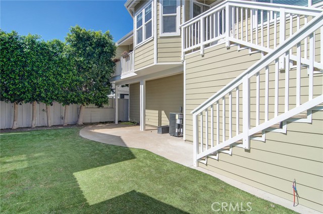 Detail Gallery Image 2 of 19 For 527 Westminster #B,  Newport Beach,  CA 92663 - 3 Beds | 2 Baths