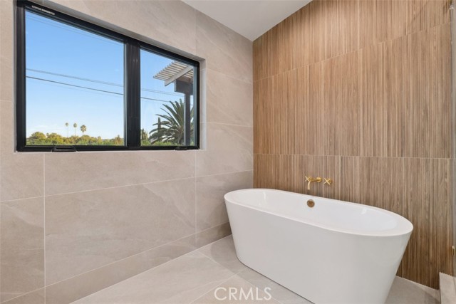 Detail Gallery Image 26 of 61 For 23732 Ladrillo St, Woodland Hills,  CA 91367 - 4 Beds | 4/1 Baths