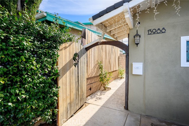 13988 Raven Street, Sylmar CA: https://media.crmls.org/medias/24e5b91b-ccaa-4be0-b767-3d0e68ef6e24.jpg