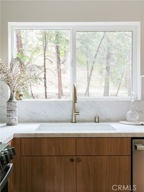 27824 Fern Dell Road, Lake Arrowhead CA: https://media.crmls.org/medias/24e6101e-51f7-4506-9c65-7daca3aaf075.jpg
