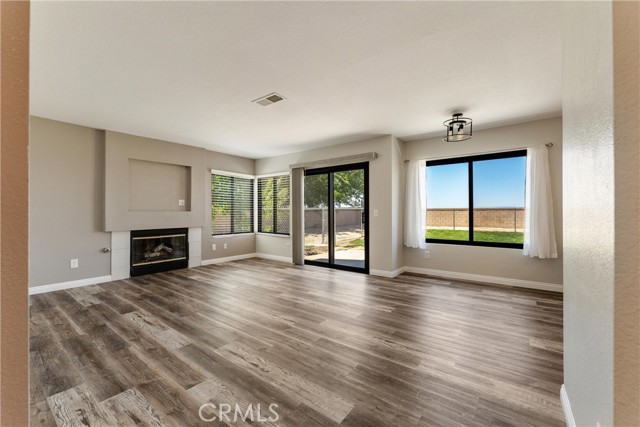 Detail Gallery Image 12 of 31 For 5809 Almond Valley Way, Lancaster,  CA 93536 - 4 Beds | 3 Baths