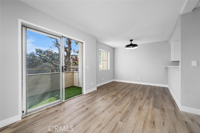 645 Chestnut Avenue, Long Beach CA: https://media.crmls.org/medias/24e68c56-a8f1-47e2-9a73-a4c3f906661d.jpg