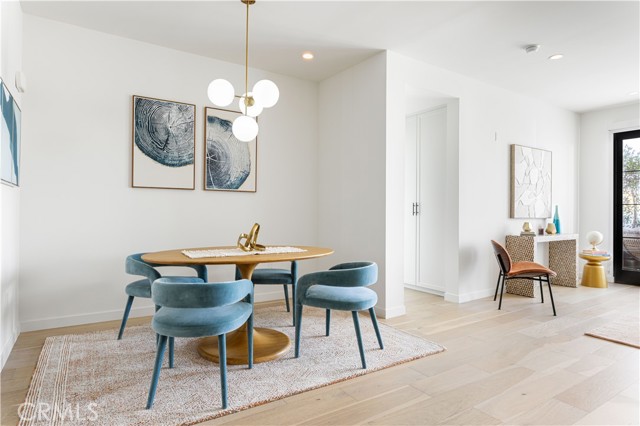 Detail Gallery Image 5 of 34 For 1333 S Orange Grove Ave #109,  Los Angeles,  CA 90019 - 2 Beds | 2 Baths