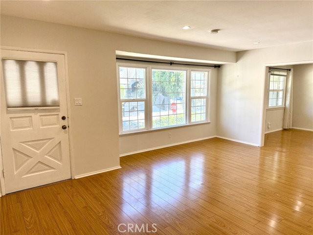 Detail Gallery Image 4 of 28 For 3751 Stone Canyon Ave, Sherman Oaks,  CA 91403 - 3 Beds | 2 Baths