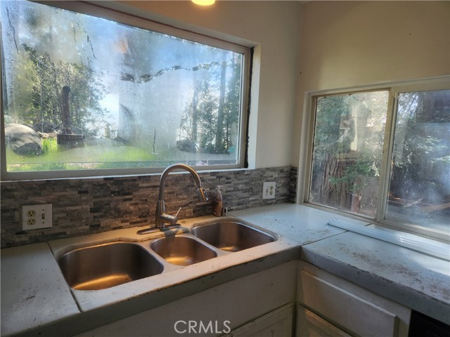 23913 Inspiration Road, Crestline CA: https://media.crmls.org/medias/24e73ad3-01f6-4e8d-85ed-47ae439e8b64.jpg