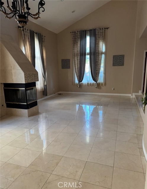 Detail Gallery Image 3 of 14 For 10007 White Oak, Northridge,  CA 91325 - 5 Beds | 5 Baths