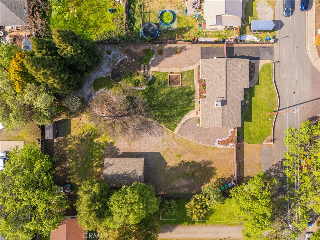 https://media.crmls.org/medias/24e7627b-4982-4b4b-af98-cf9a238a271d.jpg?preset=X-Large