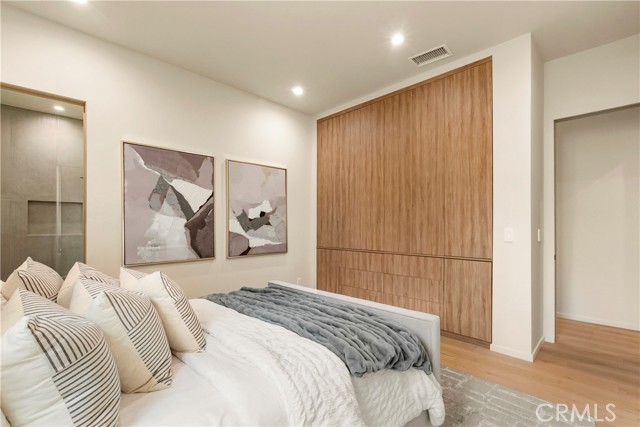 Detail Gallery Image 37 of 58 For 5525 Carpenter Ave, Valley Village,  CA 91607 - 5 Beds | 6/1 Baths