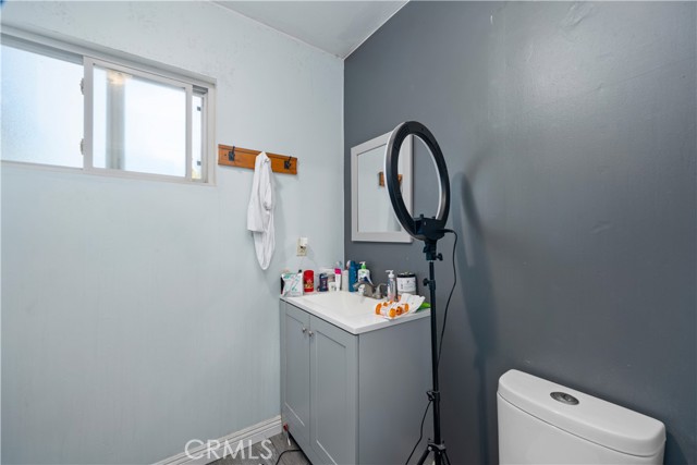 Detail Gallery Image 12 of 34 For 931 N Holly St, Anaheim,  CA 92801 - 4 Beds | 3 Baths