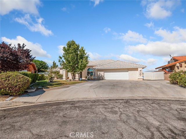 14526 Galleon Lane, Helendale CA: https://media.crmls.org/medias/24e7d482-1aef-4002-8042-54902d8e4cbb.jpg