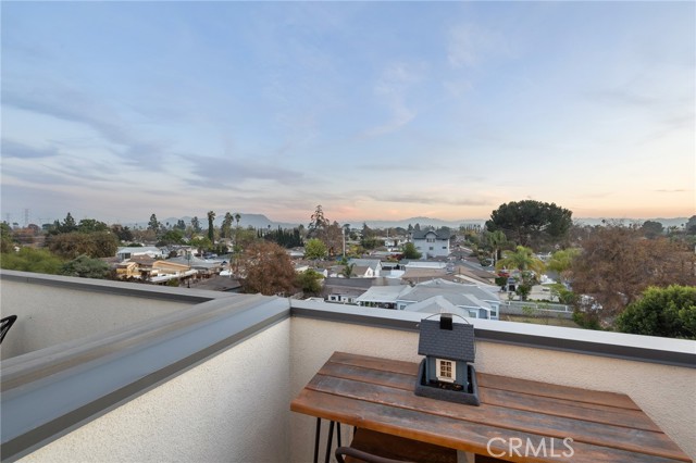 Detail Gallery Image 32 of 45 For 11324 W Raitt Ln, North Hollywood,  CA 91606 - 3 Beds | 4 Baths