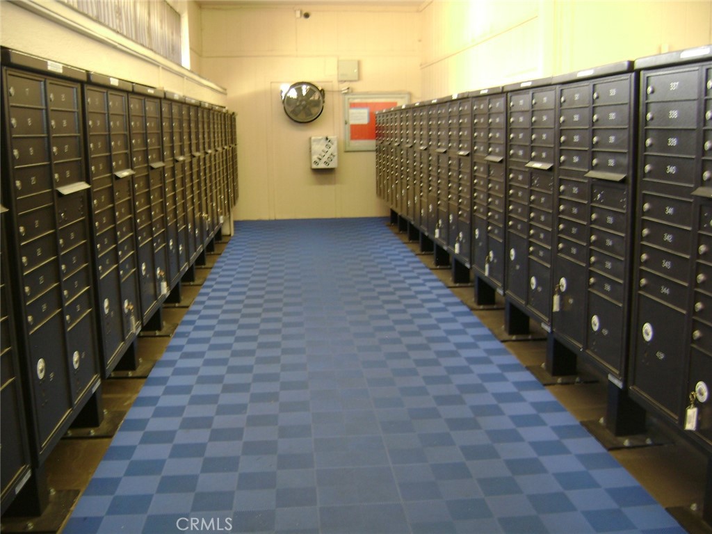 https://media.crmls.org/medias/24e86ea9-d4d9-4607-b5d3-87032bba263f.jpg?preset=X-Large