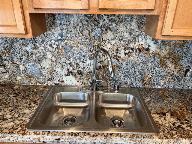 16781 Green Ln., Huntington Beach CA: https://media.crmls.org/medias/24e964fb-07e8-4557-8a66-700a57c1a342.jpg