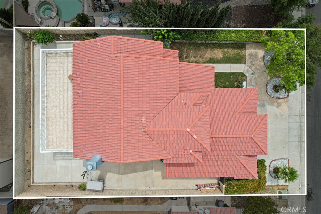 https://media.crmls.org/medias/24e99dea-3bbd-447a-acf0-1ae02a8f6c73.jpg?preset=X-Large