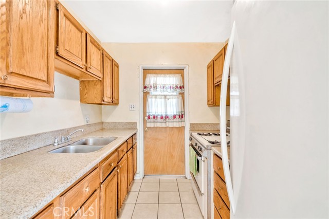 Detail Gallery Image 12 of 33 For 8241 Elmont Ave, Pico Rivera,  CA 90660 - 4 Beds | 1/1 Baths