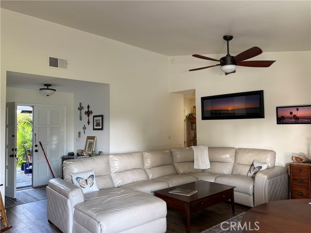Detail Gallery Image 3 of 7 For 361 Calle Guaymas, San Clemente,  CA 92672 - 2 Beds | 2 Baths