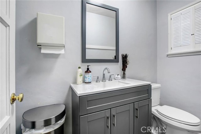 Image 27 of 46 For 724 Glenoaks Boulevard