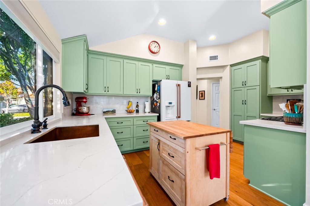 MLS #OC25273141 image #10