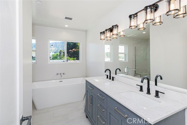 Detail Gallery Image 12 of 39 For 10758 N Nassau Ave, Sunland,  CA 91040 - 4 Beds | 4 Baths
