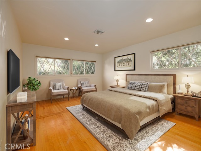 Detail Gallery Image 26 of 65 For 4539 Hayvenhurst, Encino,  CA 91436 - 3 Beds | 3 Baths