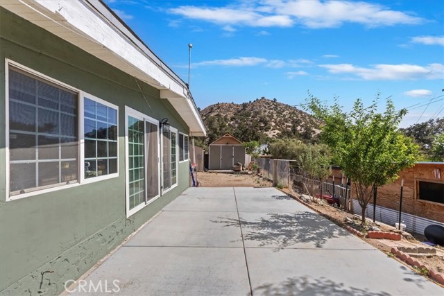 1946 Desert Front Road, Wrightwood CA: https://media.crmls.org/medias/24ebd045-e88a-4e6e-a99d-f436606380fd.jpg