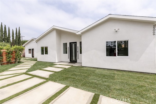 15009 Wyandotte Street, Van Nuys CA: https://media.crmls.org/medias/24ed4669-5034-4cf2-81e3-2b8e4469c776.jpg