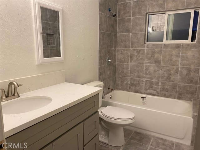 Detail Gallery Image 3 of 6 For 12100 215th St, Hawaiian Gardens,  CA 90716 - 3 Beds | 2 Baths