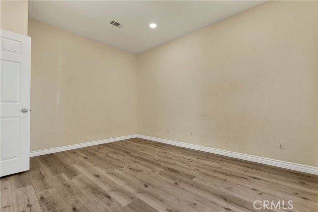 Detail Gallery Image 21 of 34 For 13261 via Del Lago, Victorville,  CA 92392 - 5 Beds | 3 Baths