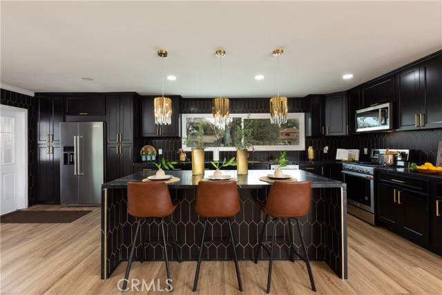 Detail Gallery Image 21 of 75 For 3841 Pacific Ave, Long Beach,  CA 90807 - 5 Beds | 5 Baths