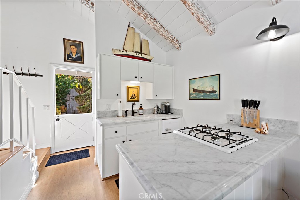 24ef3741 7288 4ef4 Aa40 A45e32627634