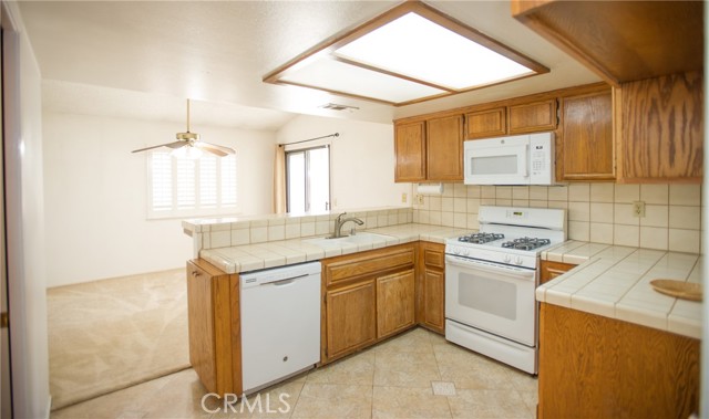 Detail Gallery Image 5 of 19 For 1254 W Avenue H4, Lancaster,  CA 93534 - 3 Beds | 2 Baths