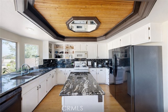 Detail Gallery Image 6 of 24 For 5637 Redwood, Palmdale,  CA 93551 - 3 Beds | 2/1 Baths